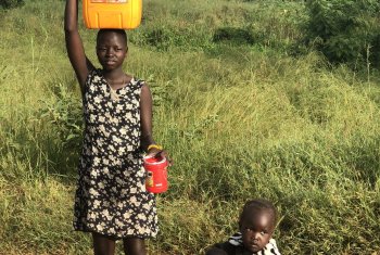 Les habitants puisent l&#039;eau dans le Nil